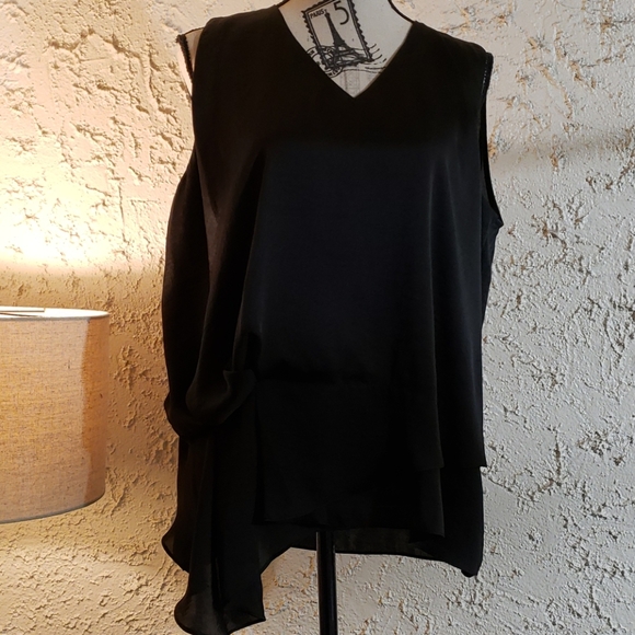 melanie lyne Tops - Melanie Lyne silky sleeveless top